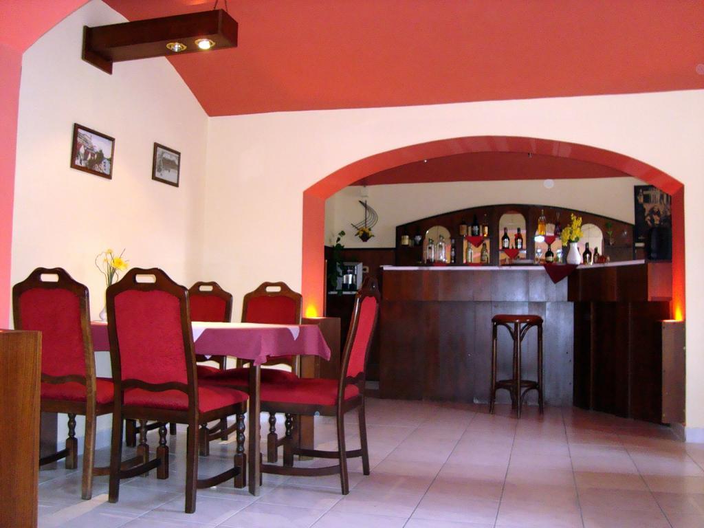 Hotel Jaro Мельник Экстерьер фото