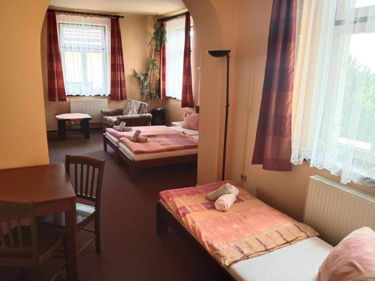 Hotel Jaro Мельник Экстерьер фото